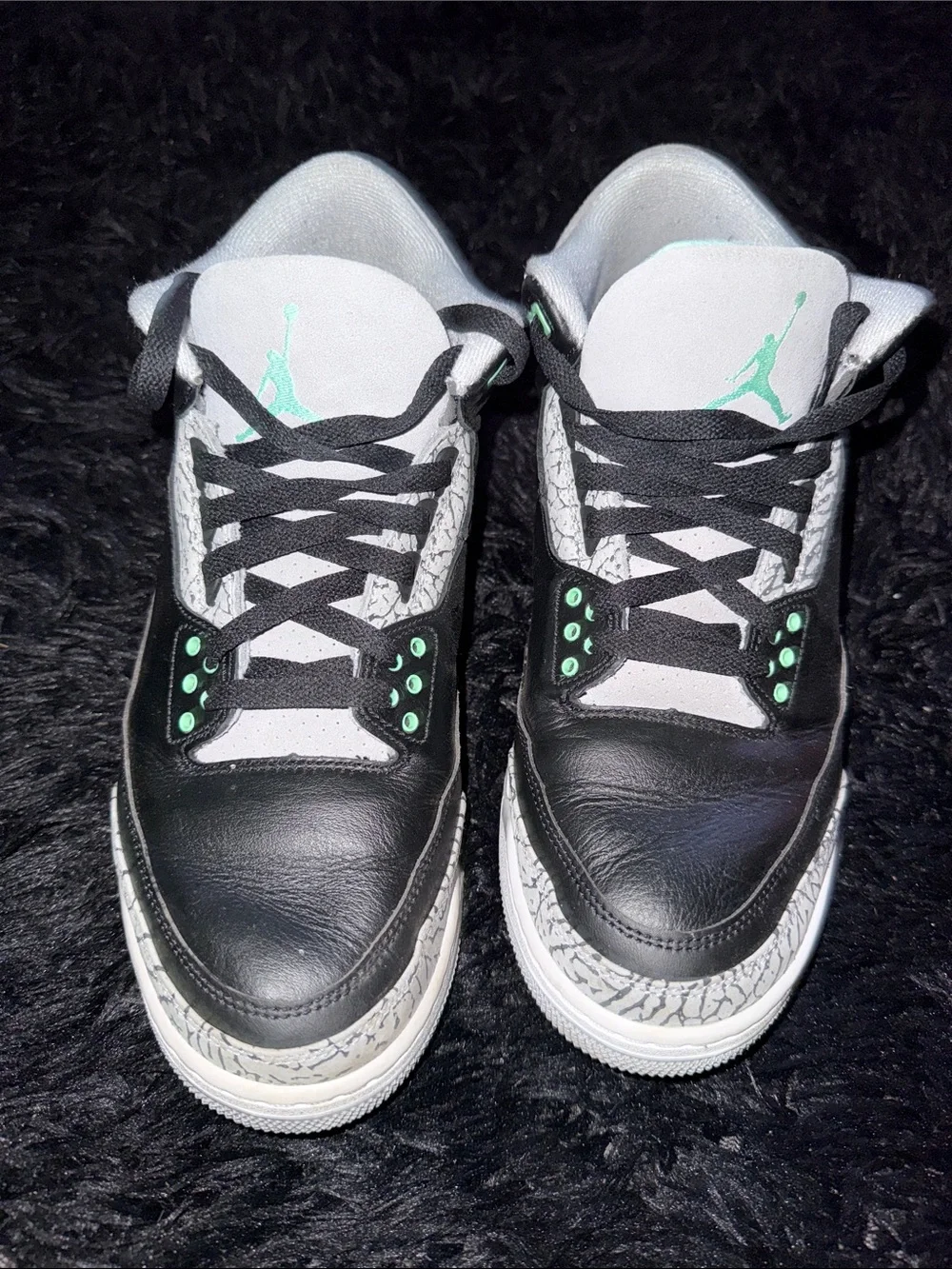 Jordan mens Black, White & Mint Green Retro Sneakers